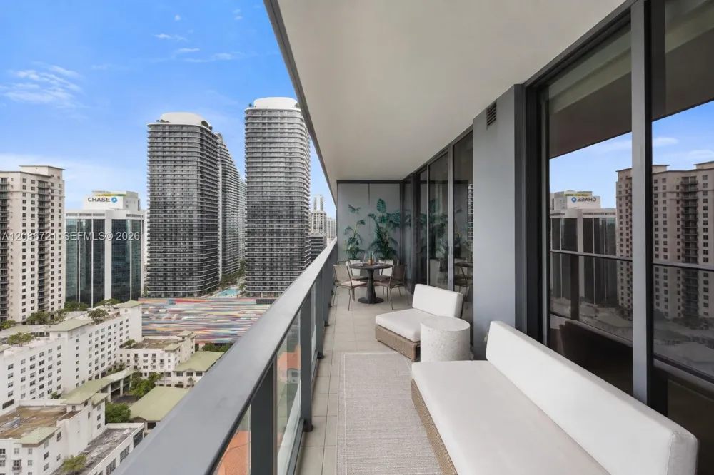 1000 Brickell Plaza #2704 Miami, FL 33131