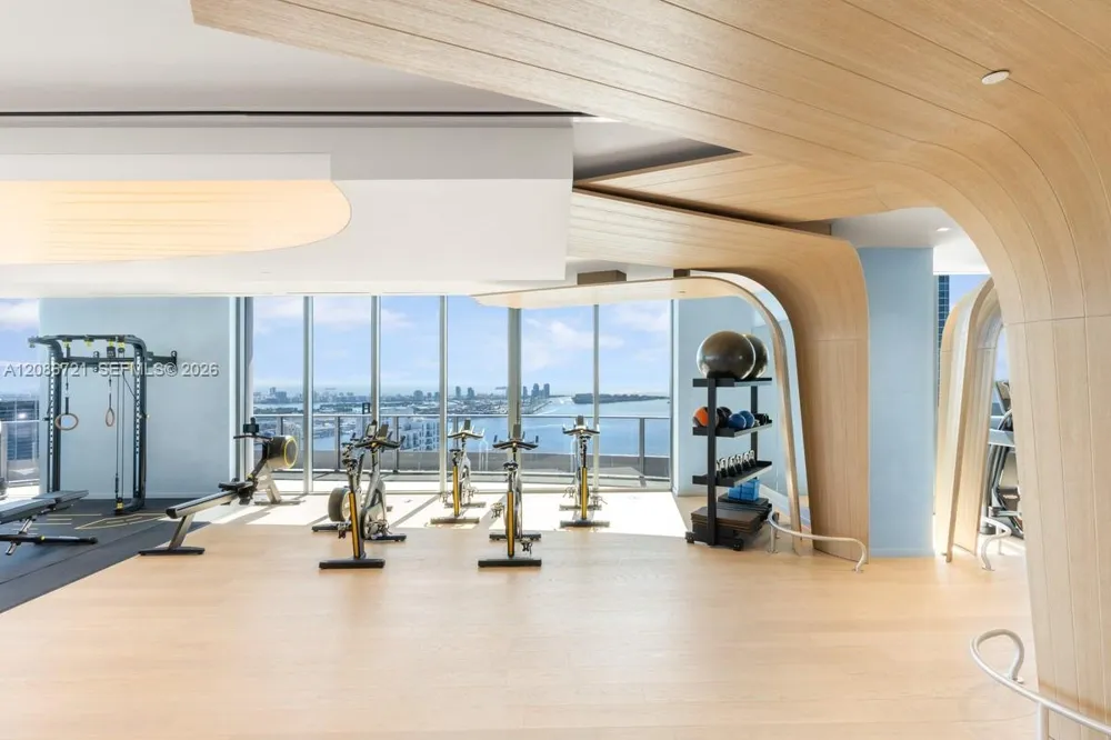 1000 Brickell Plaza #2704 Miami, FL 33131