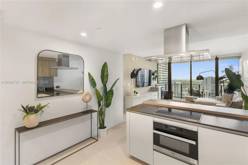 1000 Brickell Plaza #2704 Miami, FL 33131