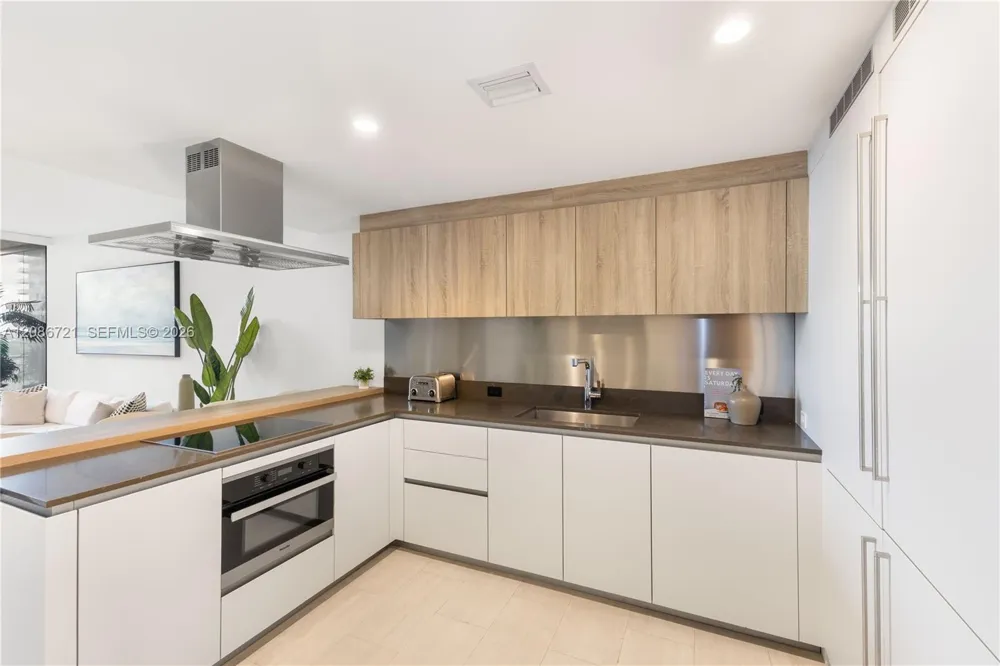 1000 Brickell Plaza #2704 Miami, FL 33131
