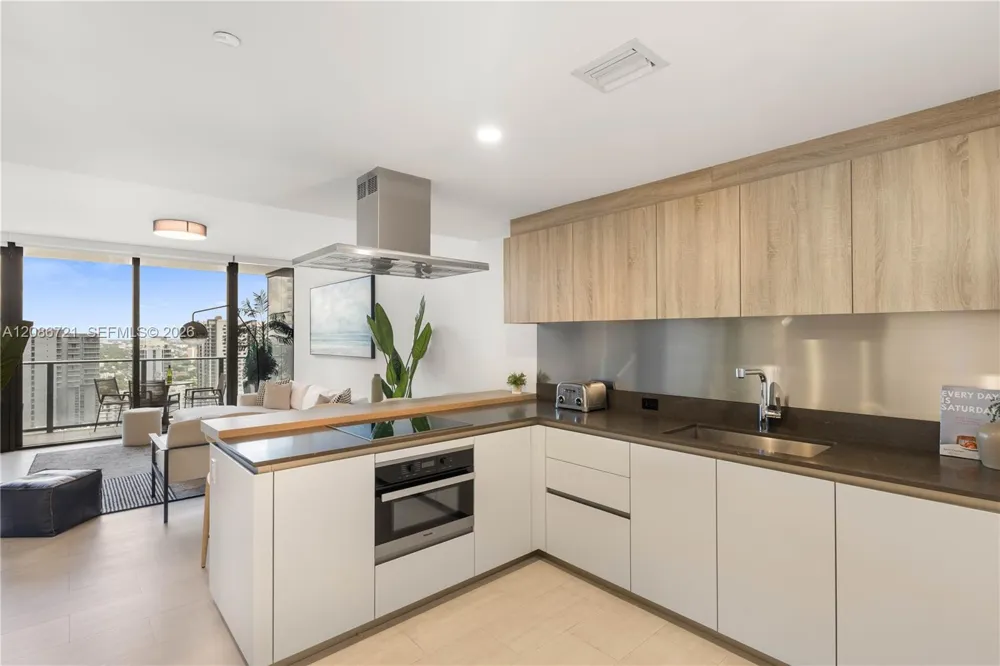 1000 Brickell Plaza #2704 Miami, FL 33131