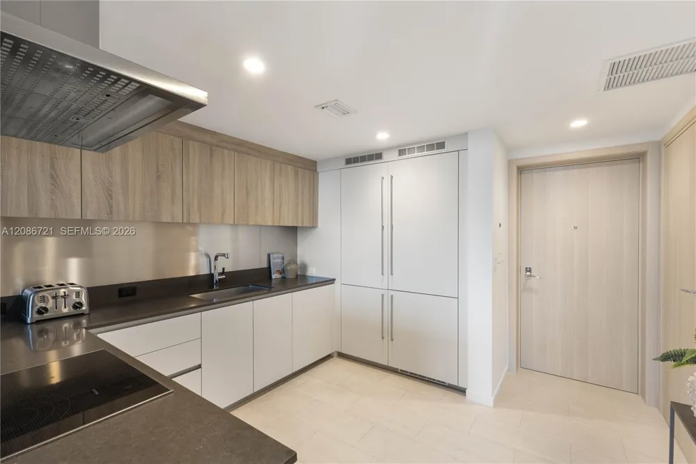 1000 Brickell Plaza #2704 Miami, FL 33131