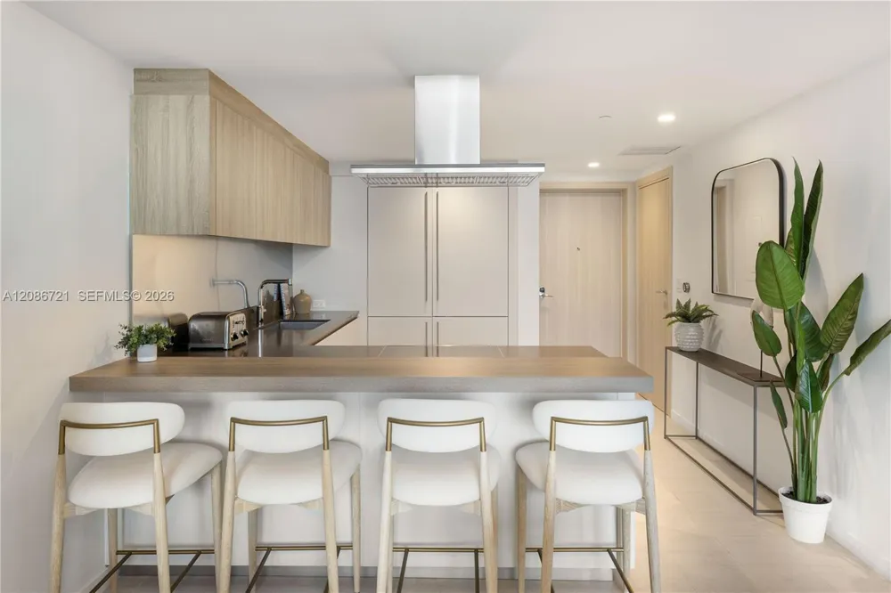 1000 Brickell Plaza #2704 Miami, FL 33131