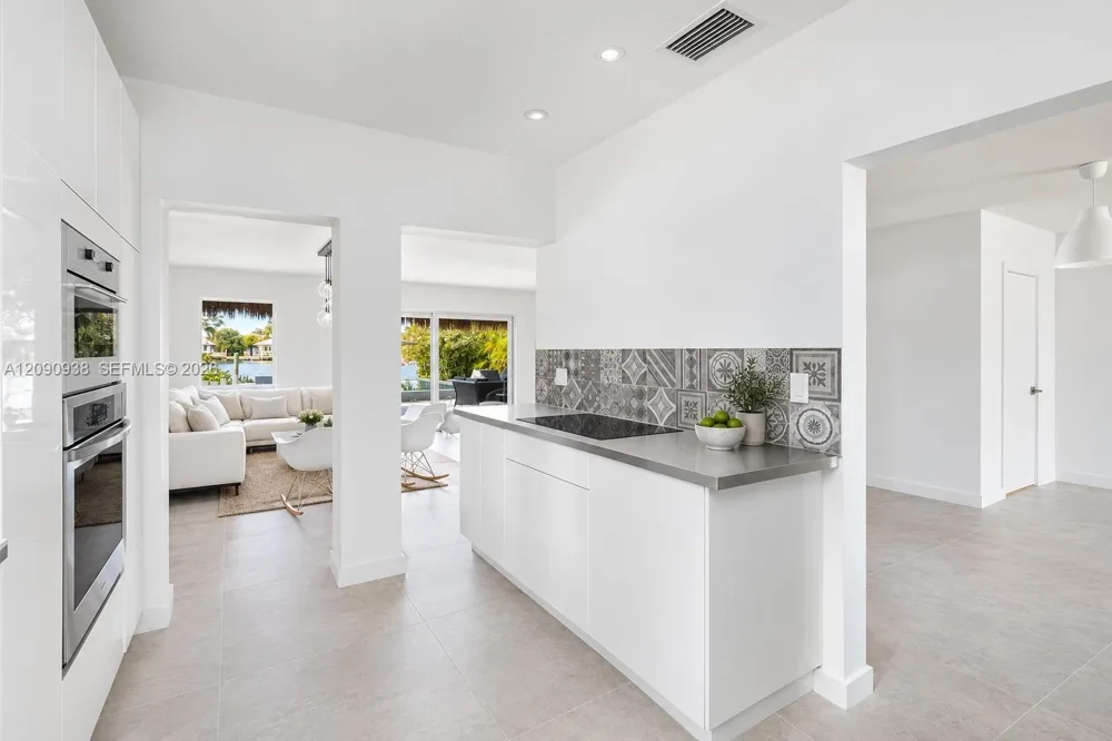 661 86th St Miami Beach, FL 33141