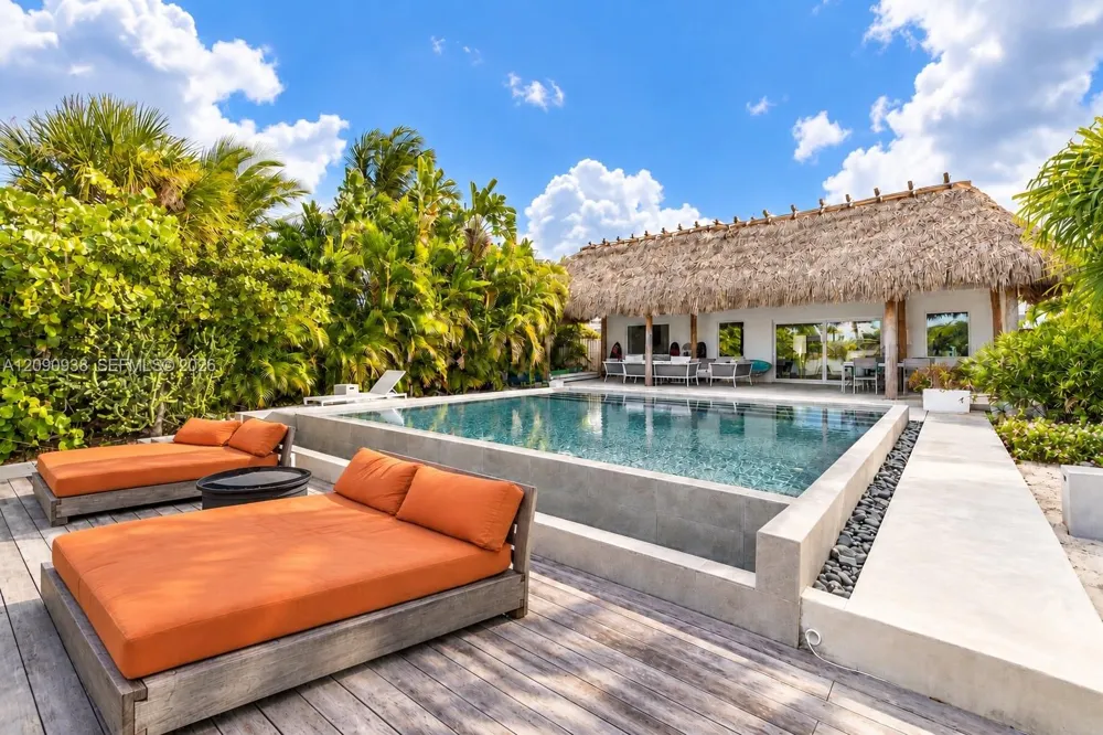 661 86th St Miami Beach, FL 33141