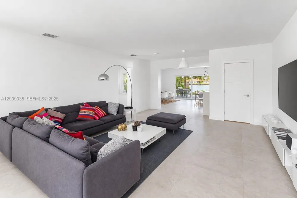 661 86th St Miami Beach, FL 33141