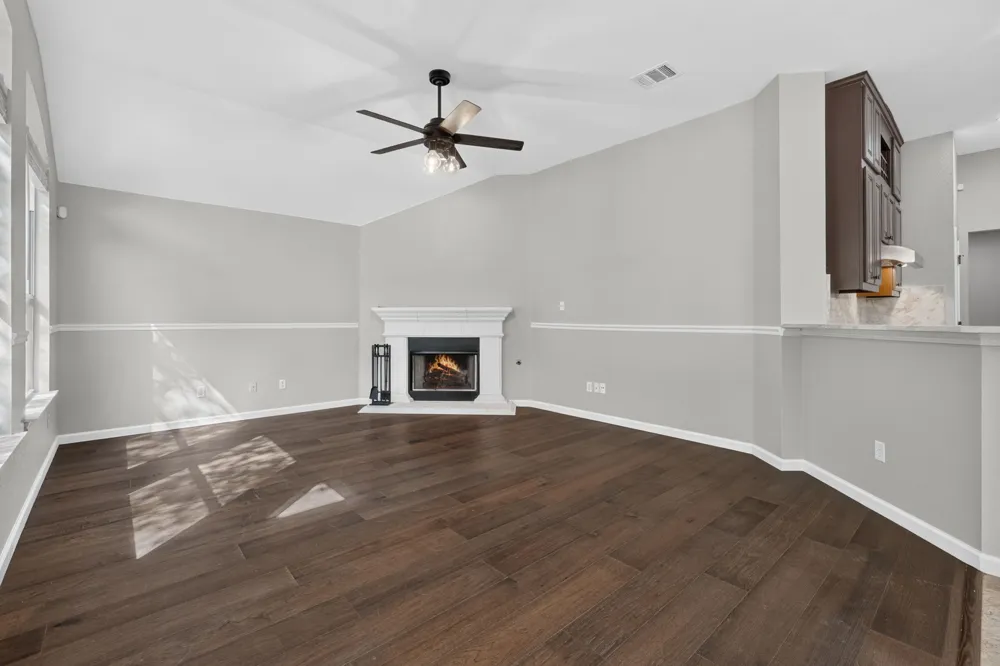 1004 Applerock Leander, TX 78641