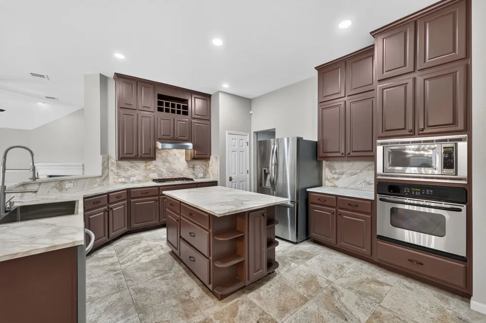 1004 Applerock Leander, TX 78641