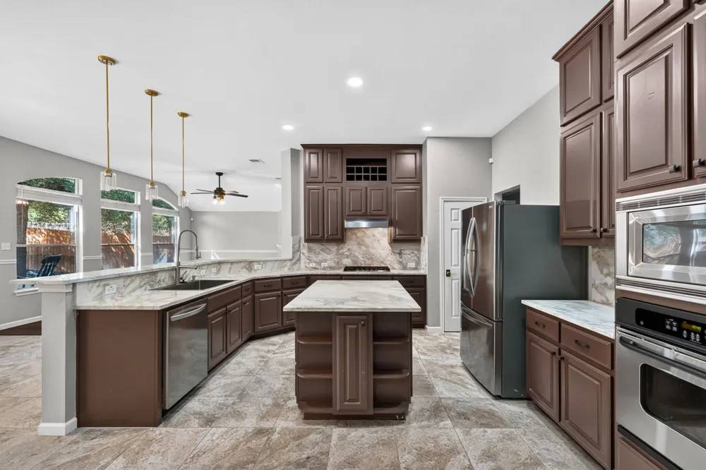 1004 Applerock Leander, TX 78641