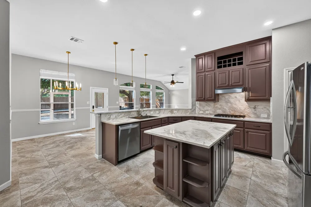 1004 Applerock Leander, TX 78641