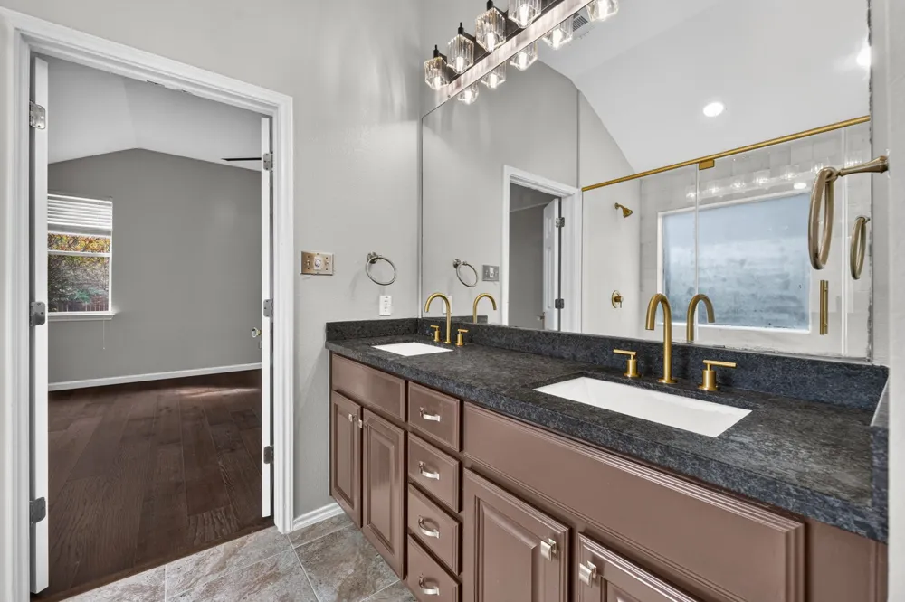 1004 Applerock Leander, TX 78641