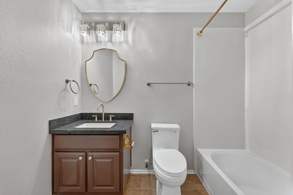 1004 Applerock Leander, TX 78641