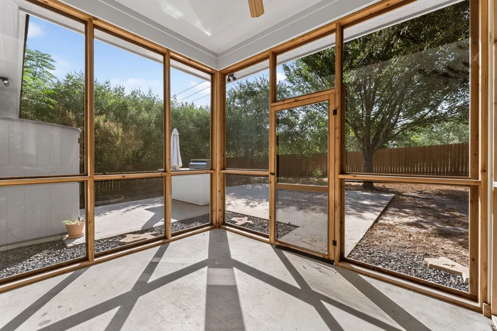 1004 Applerock Leander, TX 78641