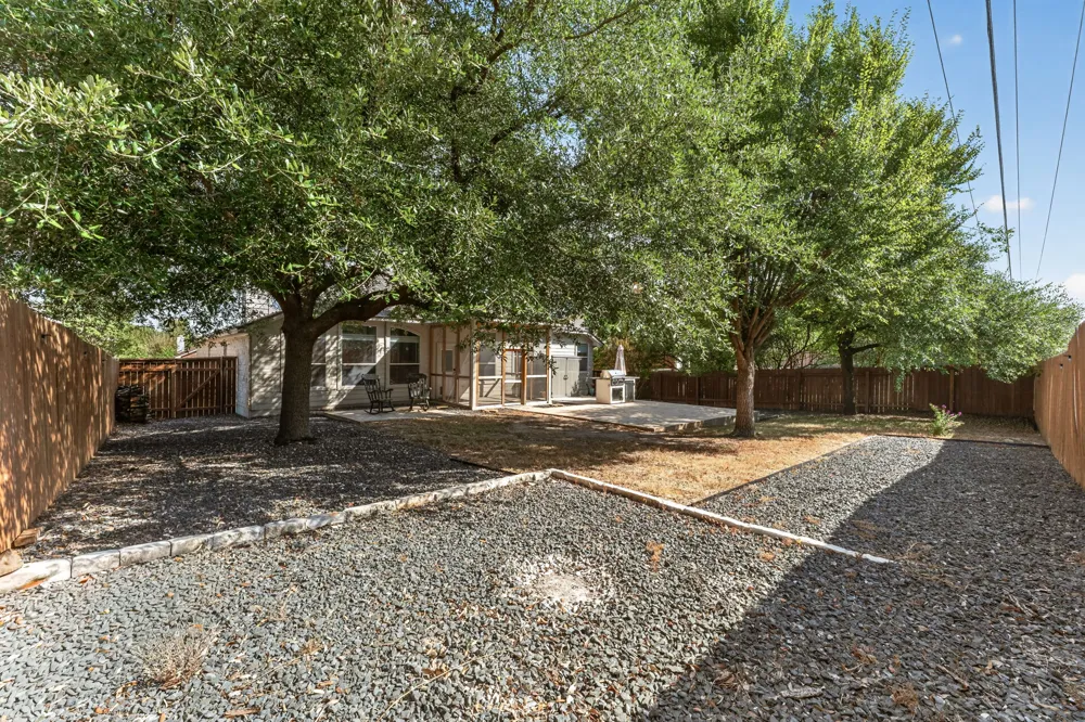 1004 Applerock Leander, TX 78641