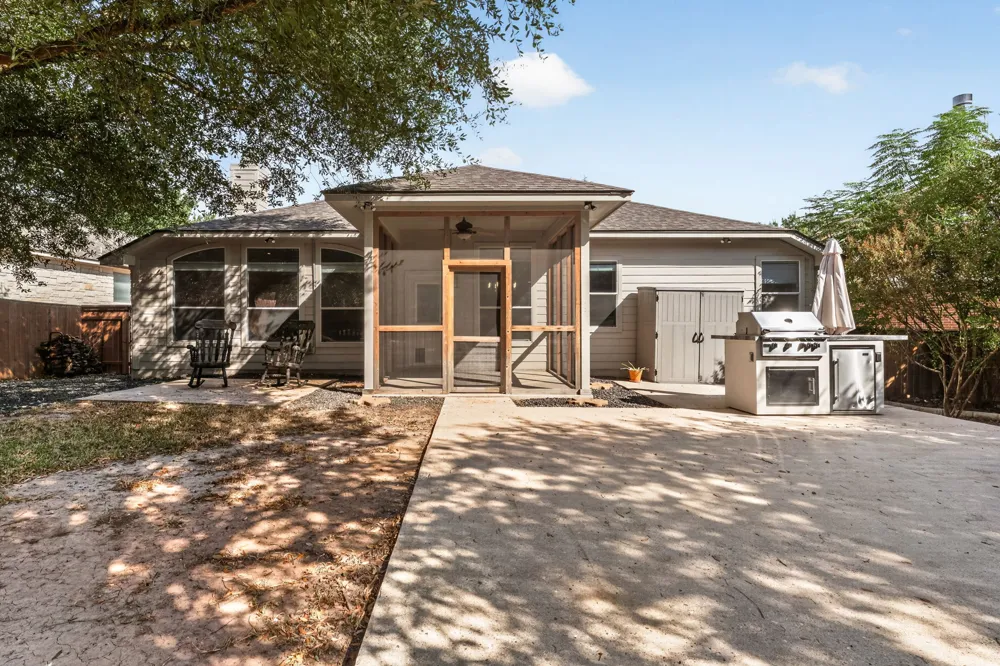 1004 Applerock Leander, TX 78641