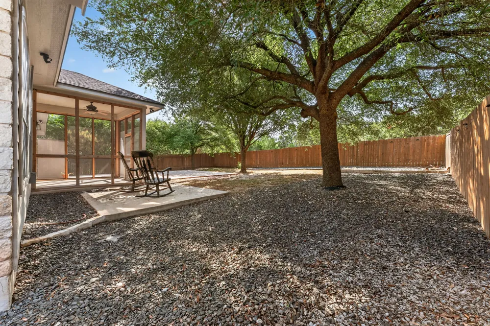 1004 Applerock Leander, TX 78641