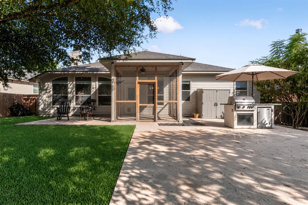 1004 Applerock Leander, TX 78641