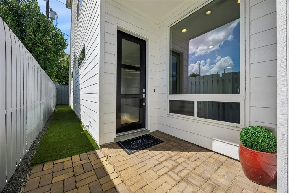 1317 W Clay Street Houston, TX 77019