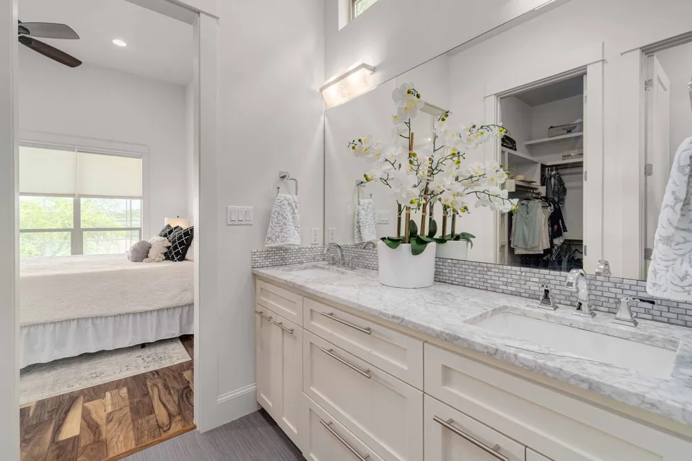 10129 Longhorn Skyway Dripping Springs, TX 78620