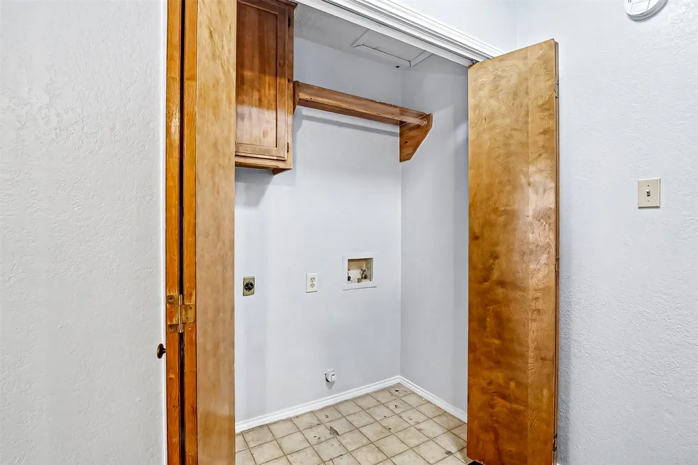 5211 Wild West Drive Arlington, TX 76017