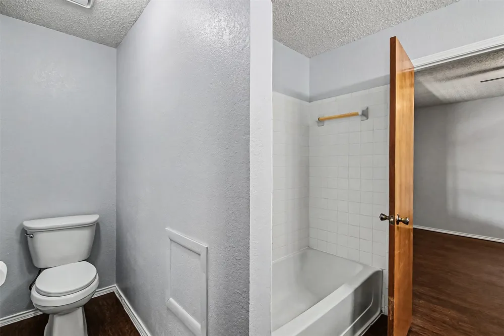 5211 Wild West Drive Arlington, TX 76017