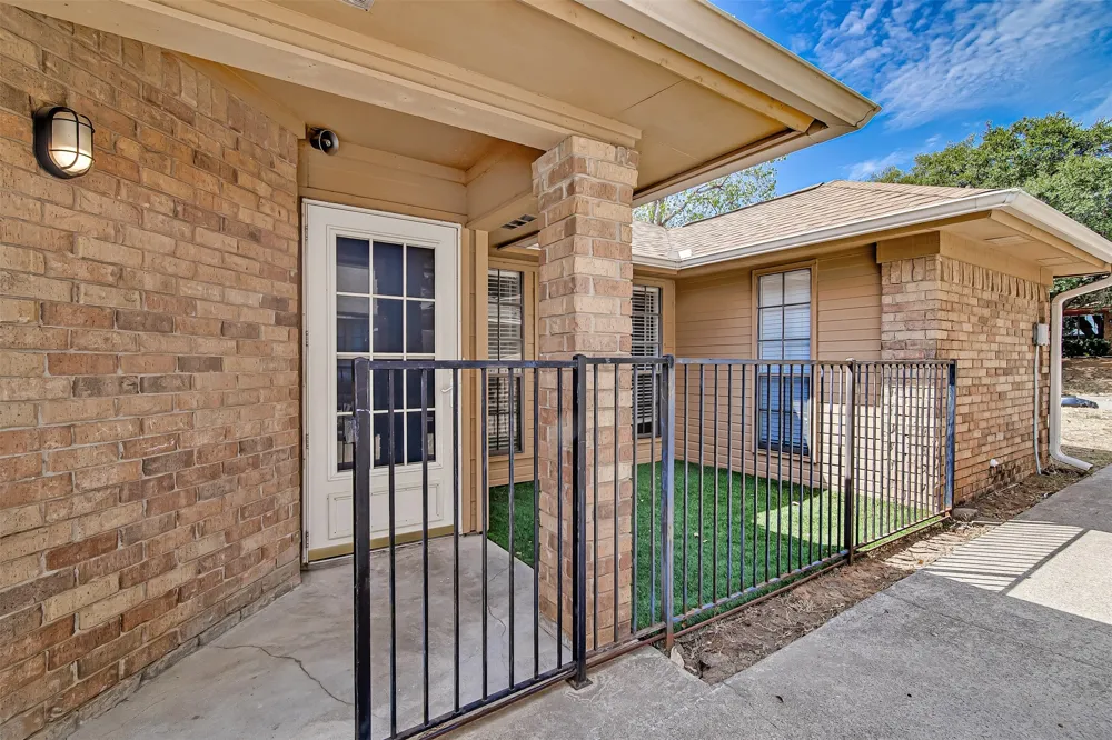 5211 Wild West Drive Arlington, TX 76017