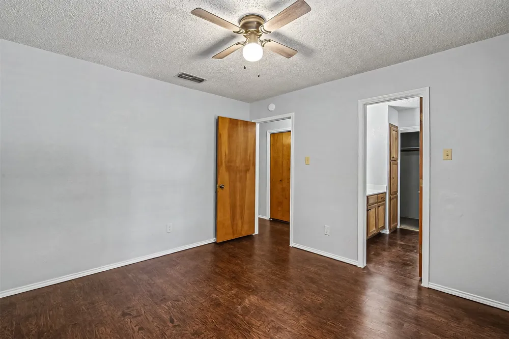 5211 Wild West Drive Arlington, TX 76017