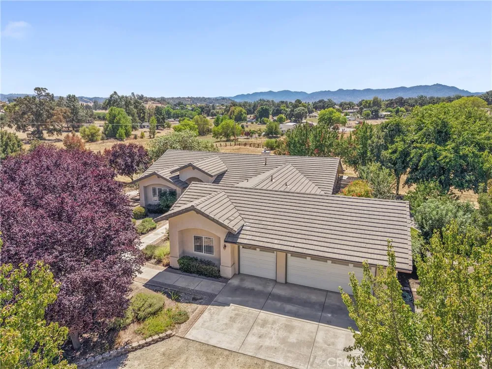 9336 Carmel Road Atascadero, CA 93422