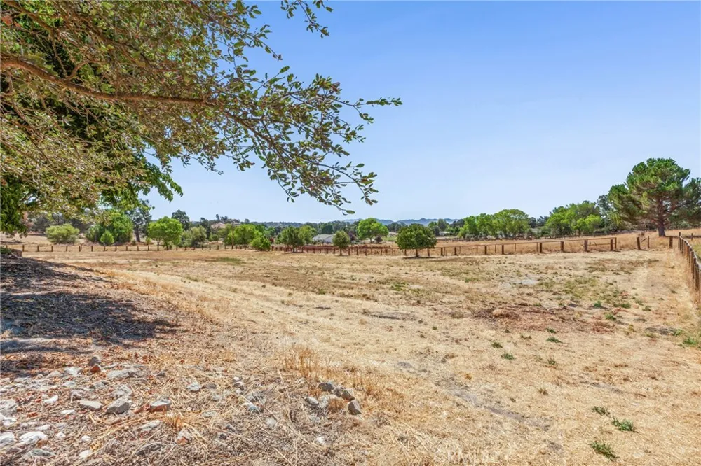 9336 Carmel Road Atascadero, CA 93422