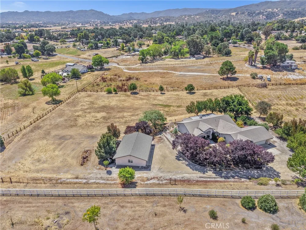 9336 Carmel Road Atascadero, CA 93422