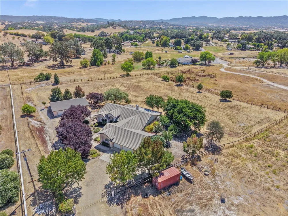 9336 Carmel Road Atascadero, CA 93422