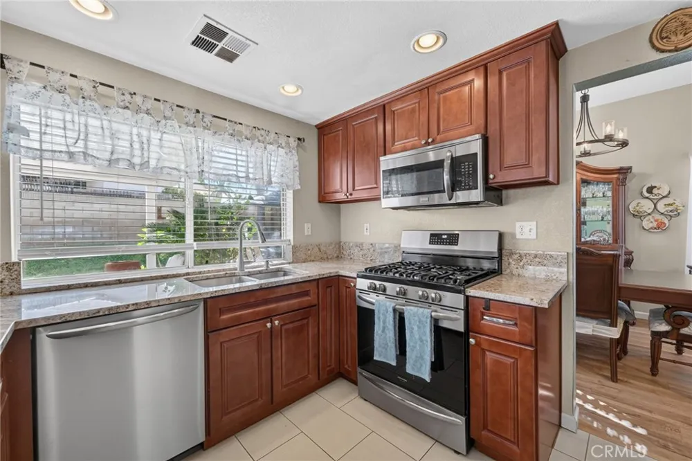 977 Sussex San Jacinto, CA 92583