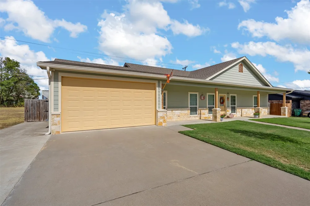 505 David Davis Drive McGregor, TX 76657