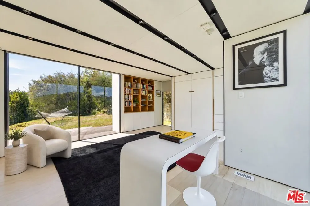 2824 Durand Drive Los Angeles, CA 90068