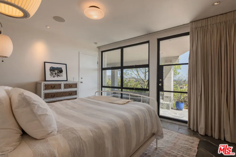 2824 Durand Drive Los Angeles, CA 90068