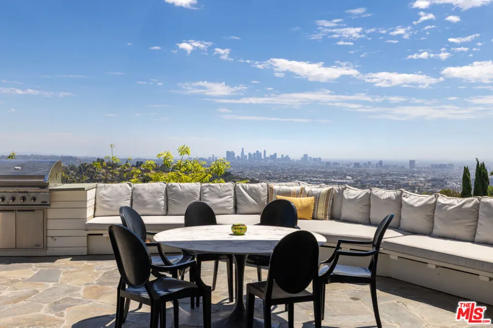 2824 Durand Drive Los Angeles, CA 90068