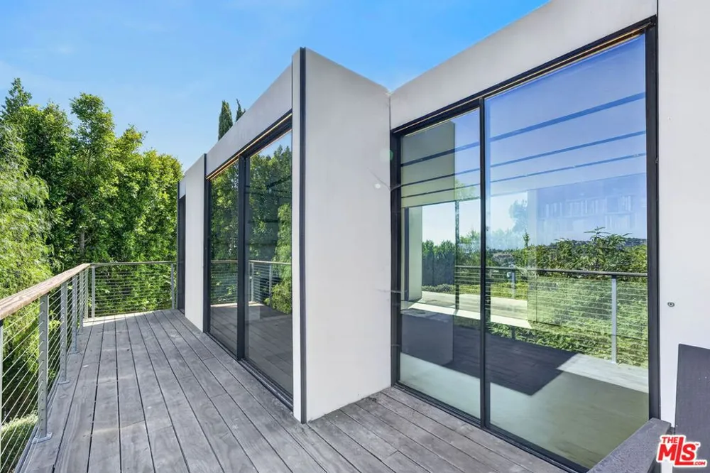 2824 Durand Drive Los Angeles, CA 90068