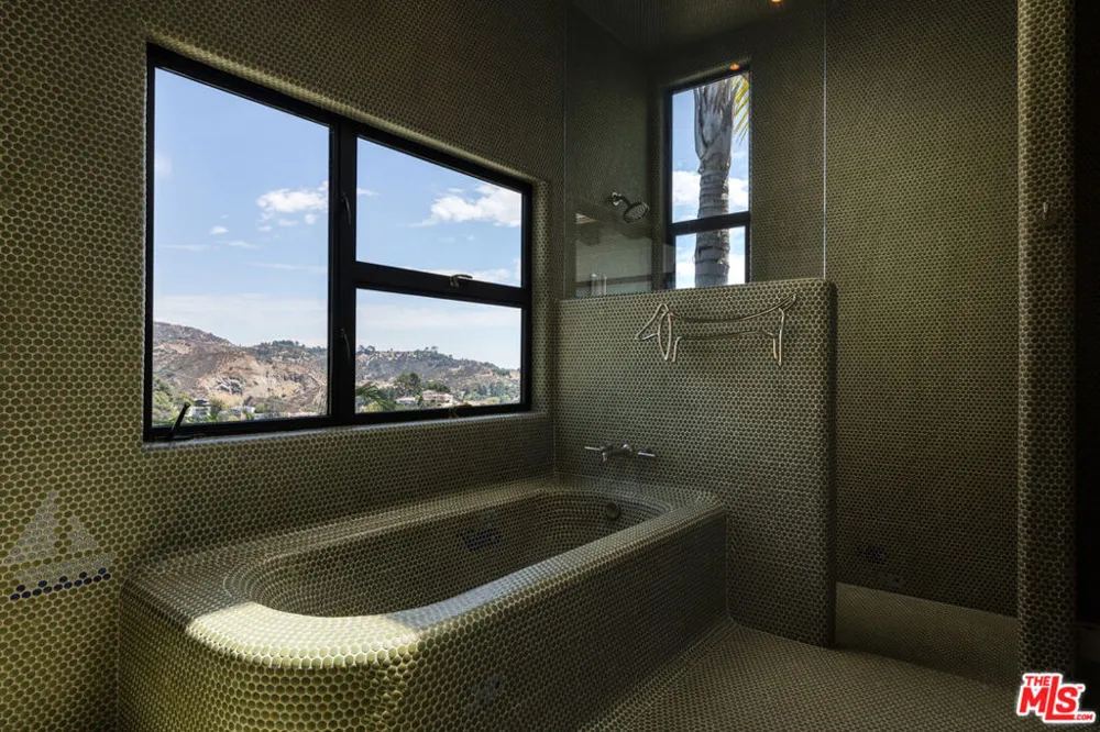 2824 Durand Drive Los Angeles, CA 90068
