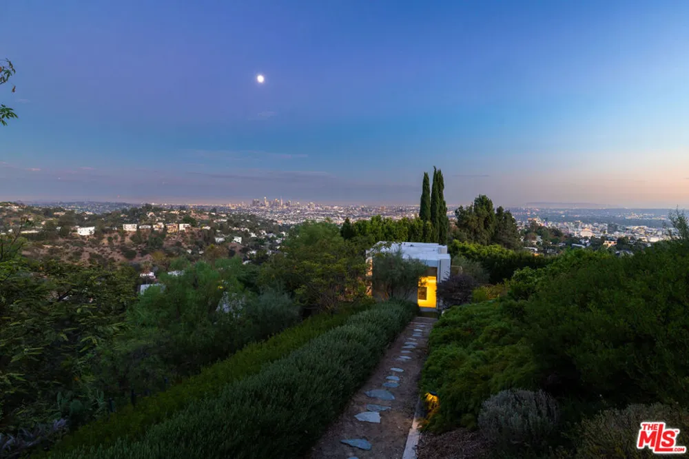 2824 Durand Drive Los Angeles, CA 90068