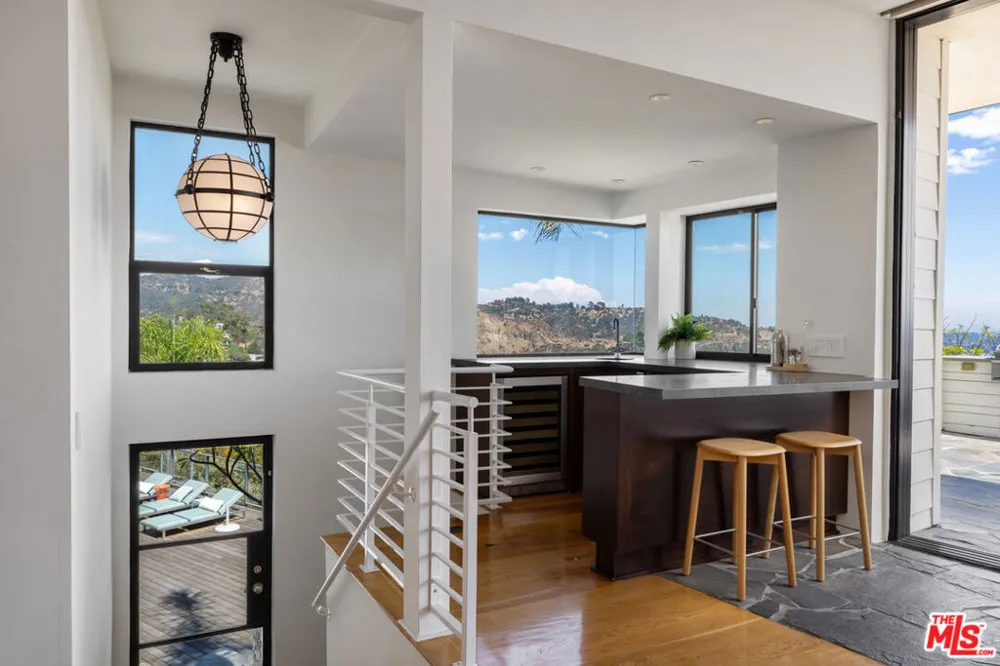 2824 Durand Drive Los Angeles, CA 90068