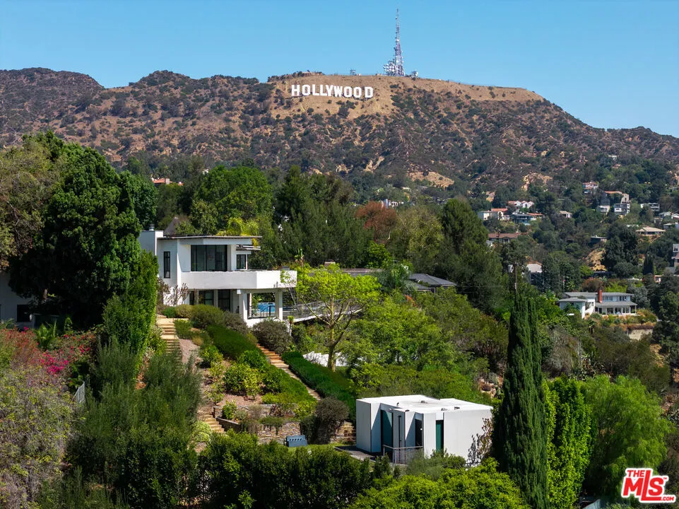 2824 Durand Drive Los Angeles, CA 90068