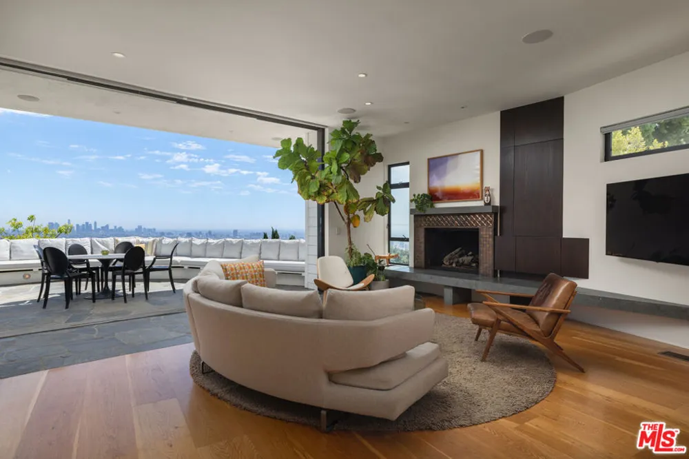 2824 Durand Drive Los Angeles, CA 90068