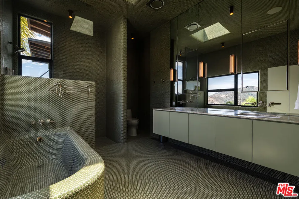 2824 Durand Drive Los Angeles, CA 90068