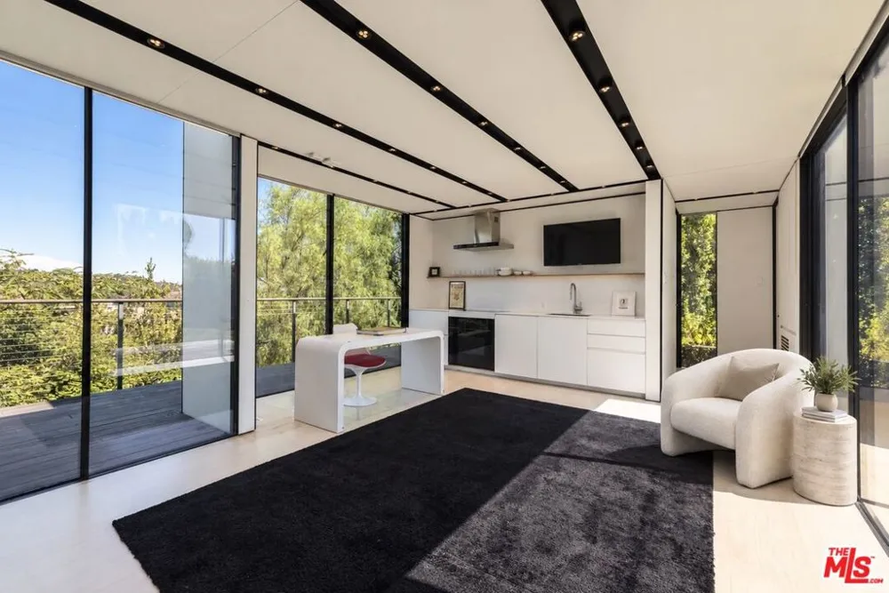 2824 Durand Drive Los Angeles, CA 90068