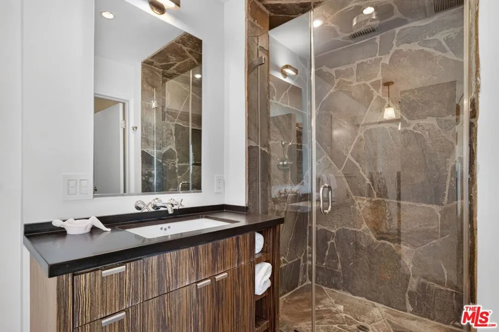 2824 Durand Drive Los Angeles, CA 90068