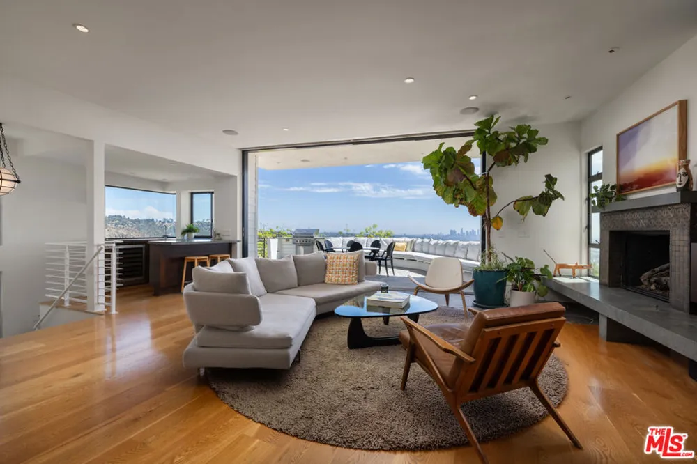2824 Durand Drive Los Angeles, CA 90068