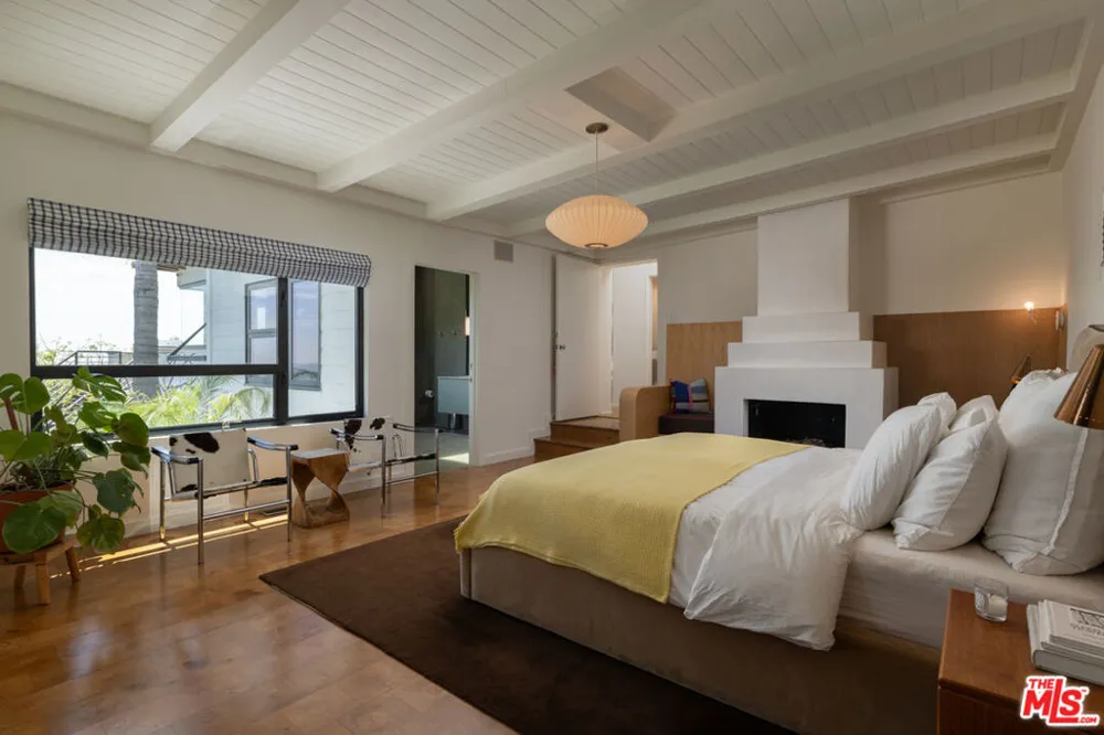 2824 Durand Drive Los Angeles, CA 90068