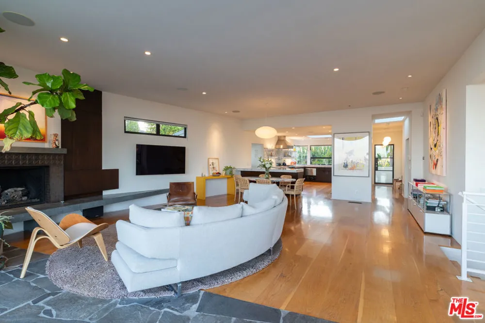 2824 Durand Drive Los Angeles, CA 90068