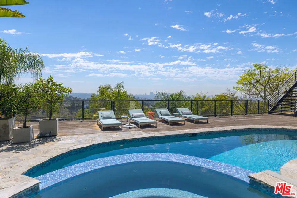 2824 Durand Drive Los Angeles, CA 90068