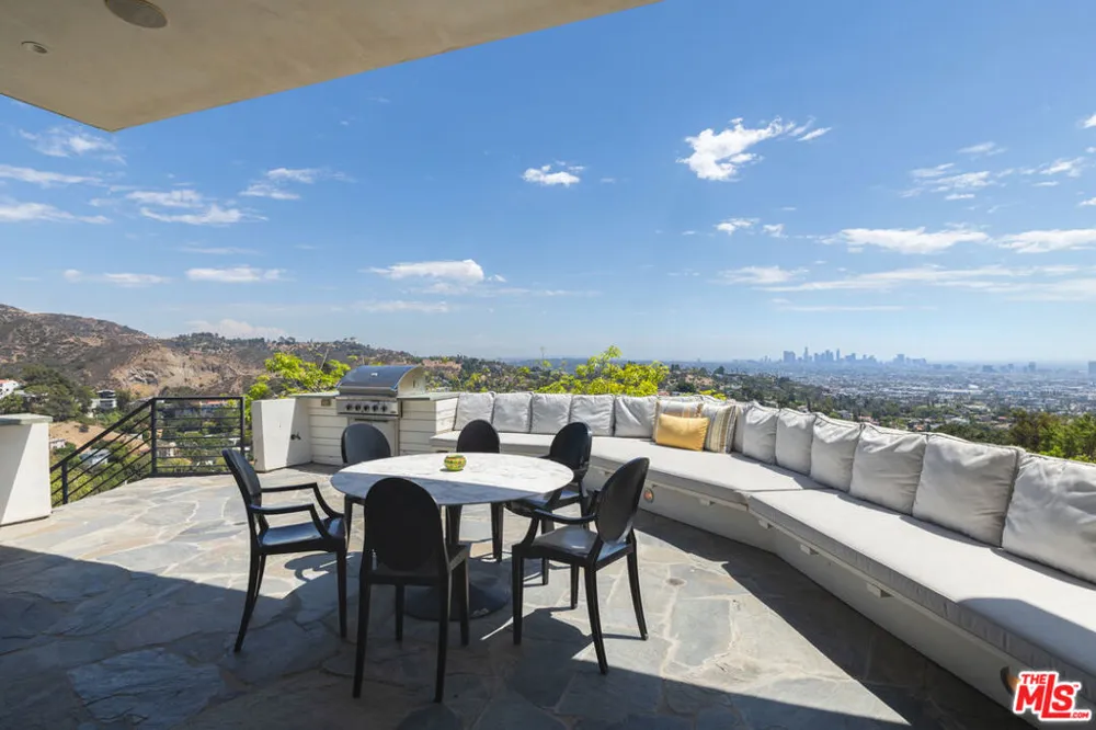 2824 Durand Drive Los Angeles, CA 90068